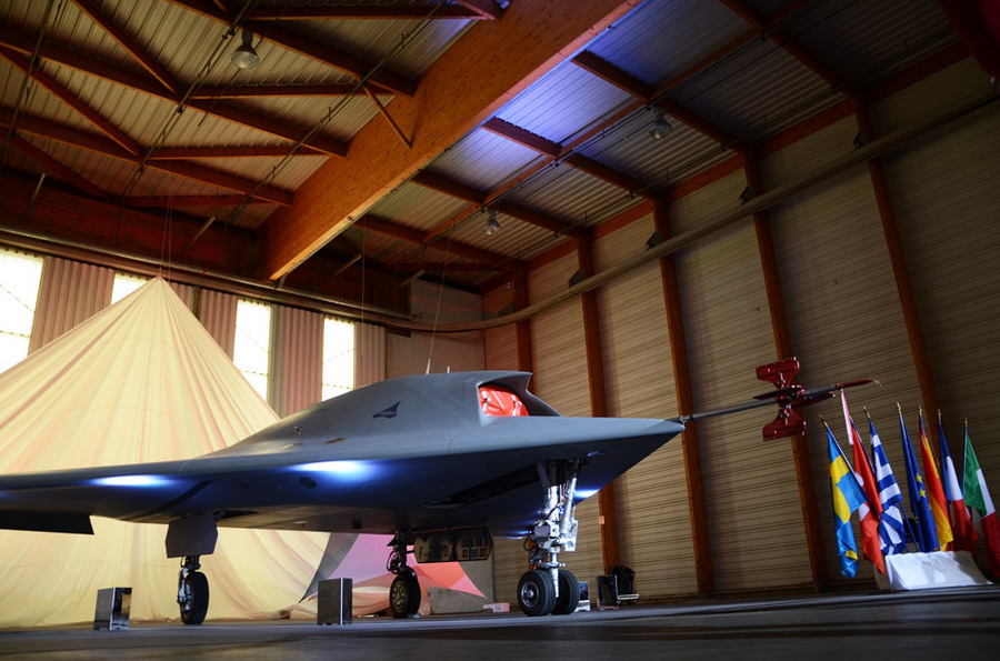 利剑无人机再曝新照 无奈用俄发动机隐身打折扣