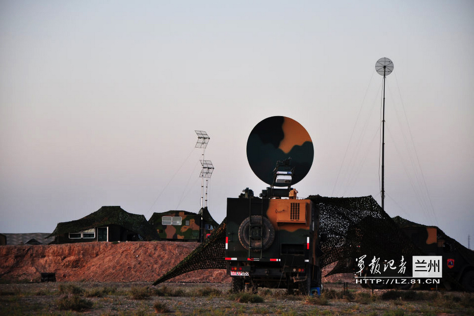 兰州军区王牌重炮部队演练炮群覆盖打击