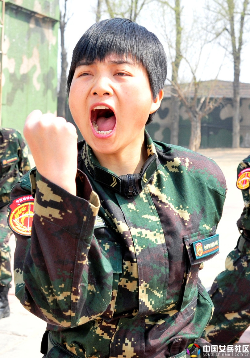 战场上没女人:中国女特种兵像男兵一样严酷训练