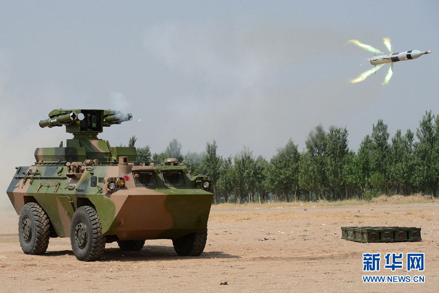 中国炮兵院校实弹演习 多型反坦克导弹亮相