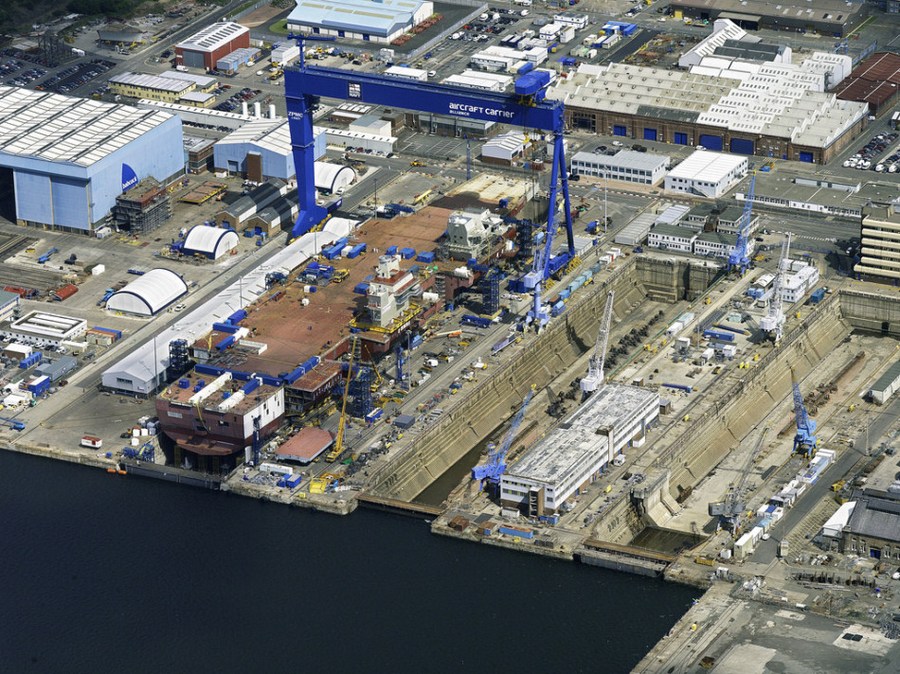 鸟瞰英国新航母:双舰岛装好主体轮廓成形