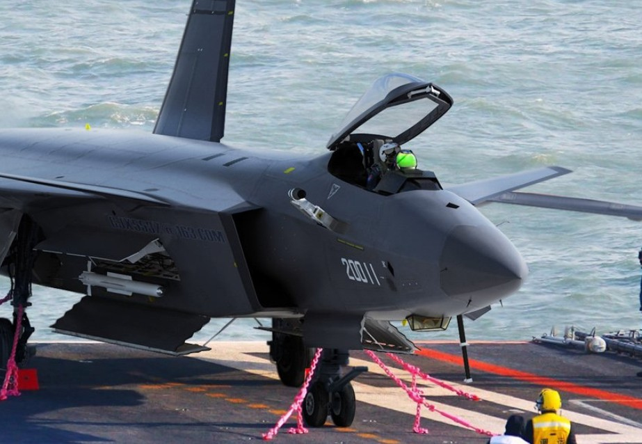 cg猛图庆八一:前掠翼版歼-20挂弹上航母