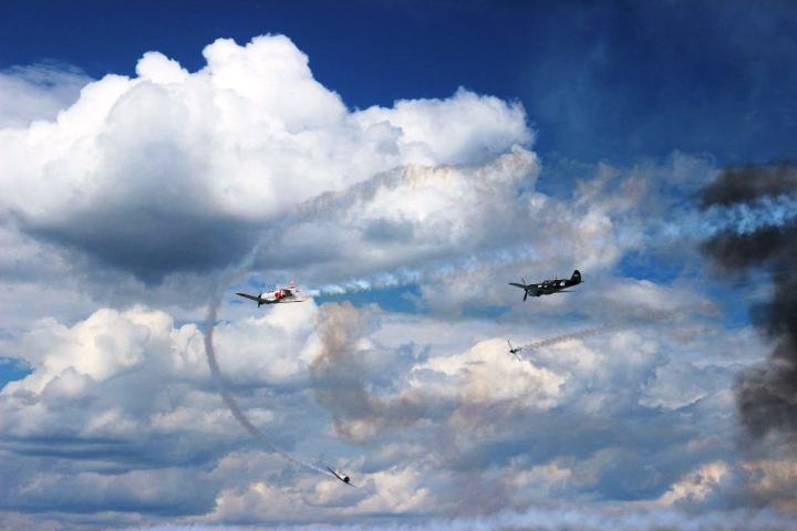 珍珠港硝烟四起72年前遭偷袭一幕再上演