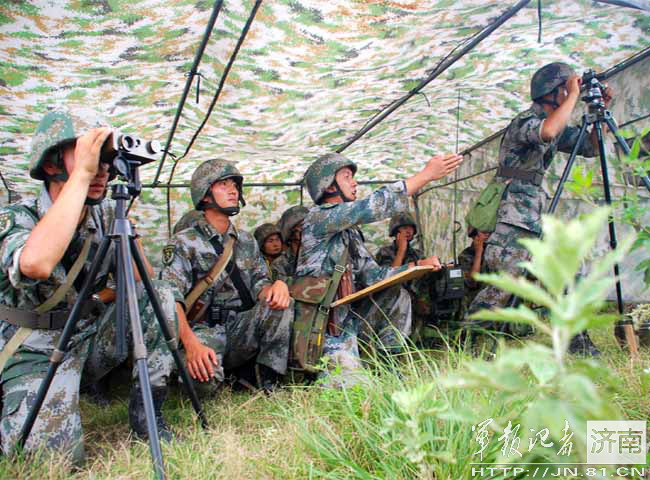 解放军炮兵实弹演习 多型新火炮上阵开火