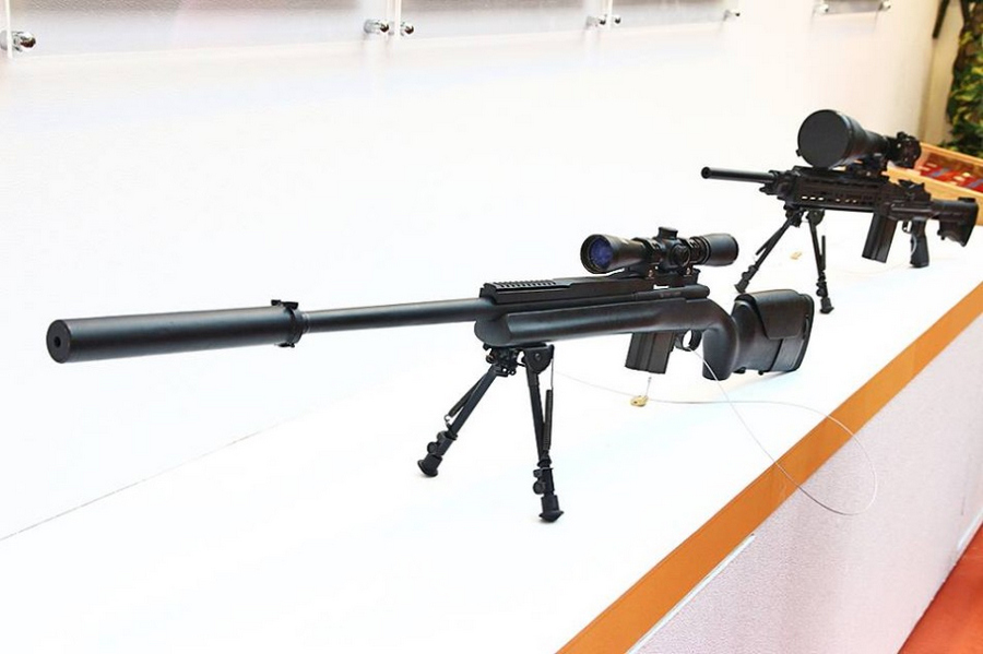 机枪加装iphone4:台湾多款时髦枪支亮相