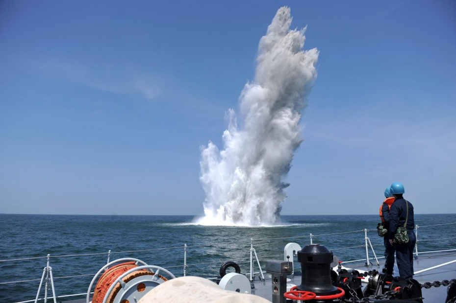 中国海军出动"机器人"灭雷具成功消灭智能水雷