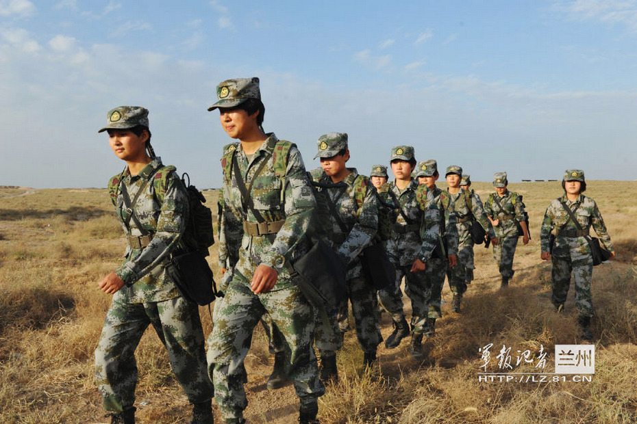 青春靓丽:兰州军区某通信团36朵"玫瑰"