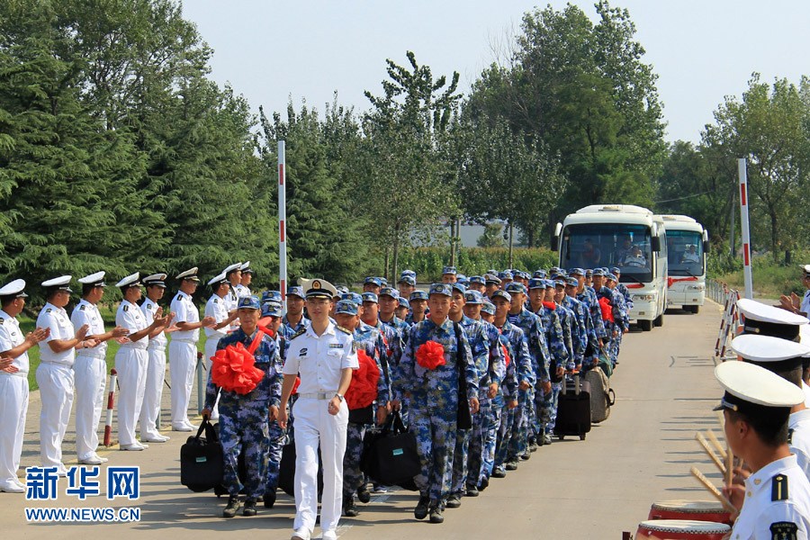 中国海军今年首批新兵入营 欢迎宴好丰盛(图)