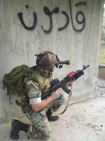叙利亚特种兵配ak-74m加挂gp-34榴弹器.
