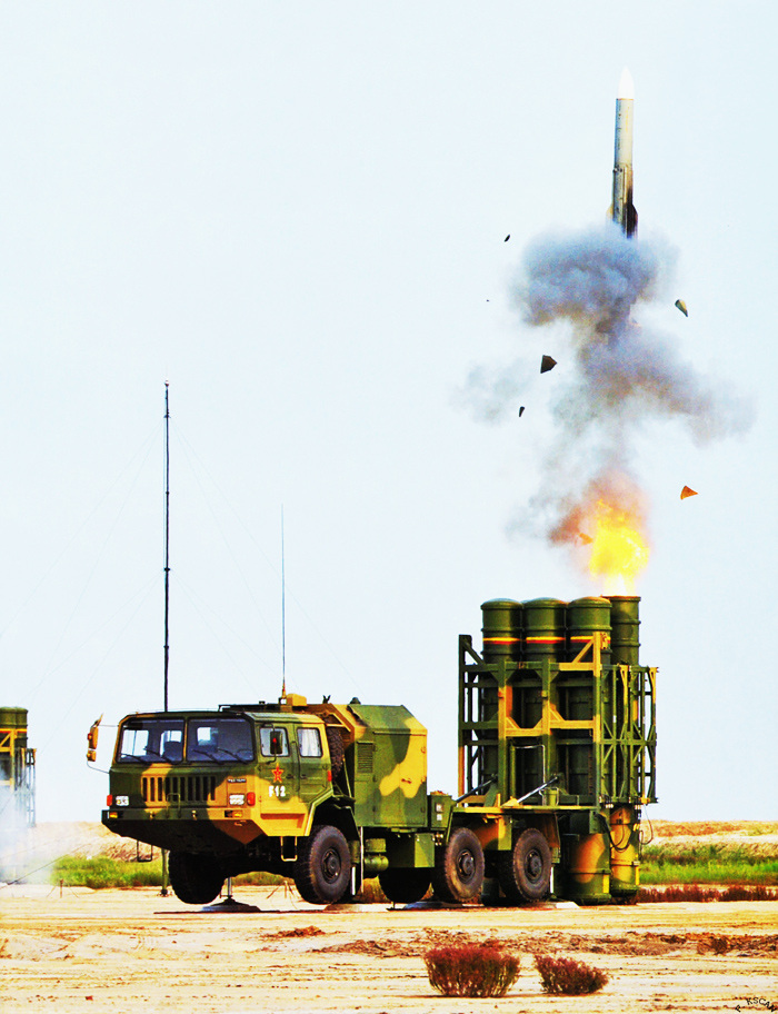 中国红旗16a防空导弹击落巡航导弹靶机