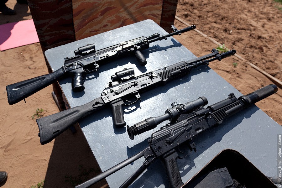 首见俄罗斯最新型ak-12突击步枪战术试用
