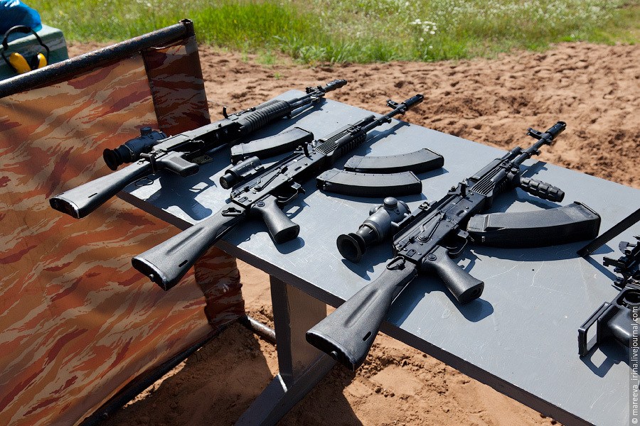 首见俄罗斯最新型ak-12突击步枪战术试用