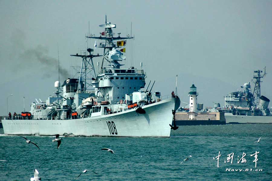 国产第一代导弹驱逐舰西宁舰退役