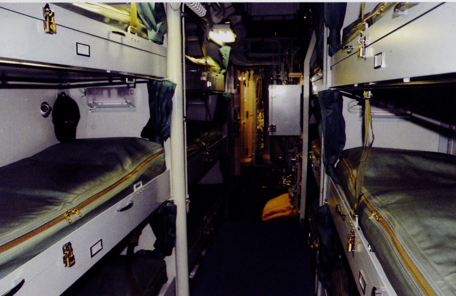 日本公开最新型aip潜艇内部照指挥室极先进