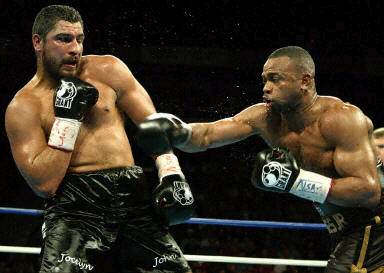 中新网3月3日电美国拳手罗伊·琼斯以毫无争议的优势战胜鲁伊兹夺取