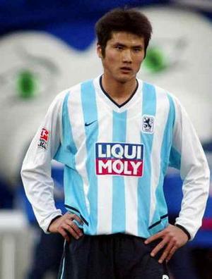 邵佳一出场德甲观众沸腾 20分钟"演出"征服球迷