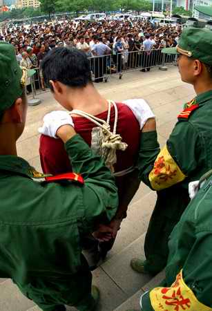 杭州一大学生怕同学泄漏女友隐私 杀人抛尸西湖