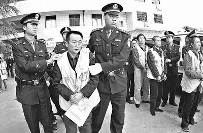 河南省高院昨二次审理登封王振松涉黑团伙案(图)