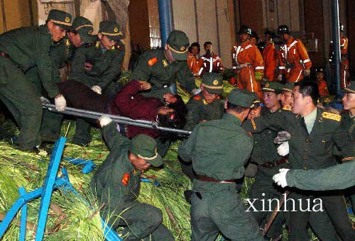 图文:郑州陈砦冷库货架倒塌事故死亡数增至15人