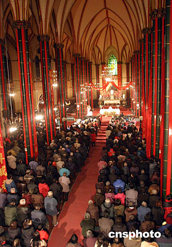 图北京天主教信众参加圣诞弥撒