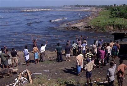 印尼强震引发海啸波及多国(美联社图片)