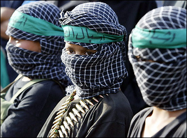 他们都是伊拉克什叶派激进组织头目萨德尔的忠实追随者.