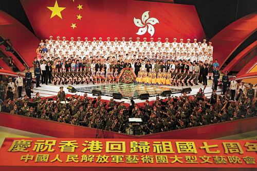 图文:中国人民解放军艺术团声震香港红磡体育馆