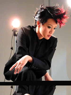 凭歌寄意献给前辈 何韵诗新专辑悼念师傅梅艳芳