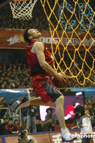 图胡光大风车扣篮勇夺cba全明星扣篮王