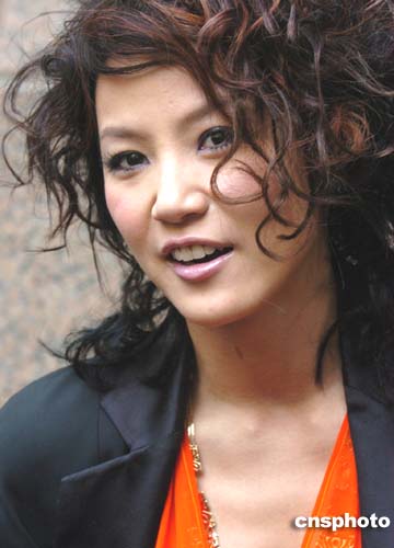 图何韵诗在香港时代广场举行mv首播会