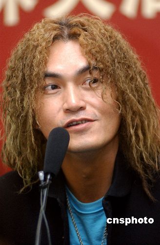 组图迪克牛仔济南进行专辑内地首轮宣传