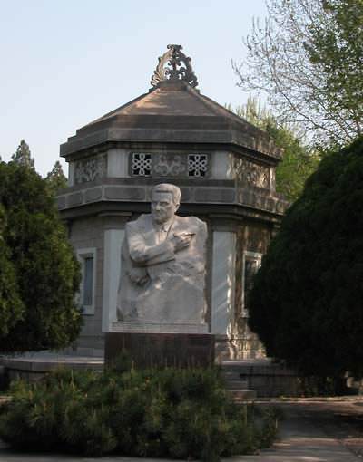 图走进临沂华东革命烈士陵园