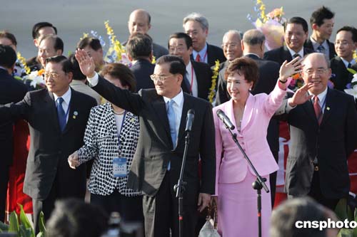 图连战率领的中国国民党大陆访问团抵达南京