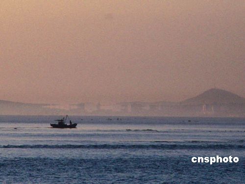 山东蓬莱再现"海市蜃楼" 上万人大饱眼福(图)