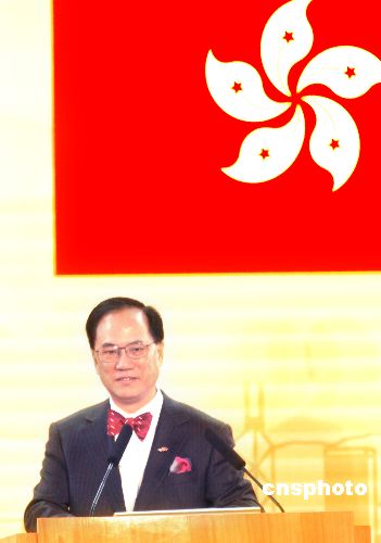 图曾荫权在香港特别行政区成立八周年酒会上致辞