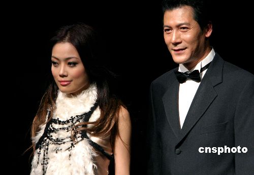 老公郎昆助阵马艳丽时装发布会谢霆锋祖儿客串