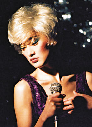 周迅化浓妆模仿梅艳芳陈可辛称回味无穷图