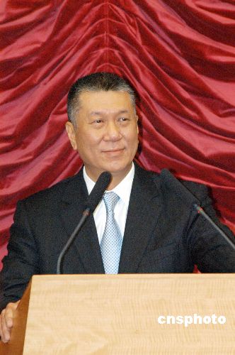 何厚铧与黄华华在澳门会见记者 作者:梁永强