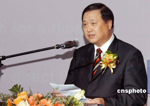 图邓军在庆祝酒会上致辞