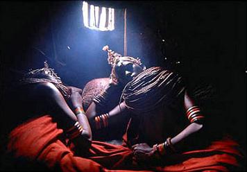 非洲新娘为美切腹诱夫(图)