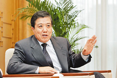 杨文昌向港人恭贺新春:祝福东方之珠更灿烂(图)