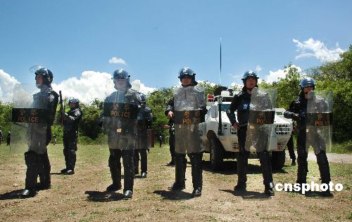组图海地中国维和警察防暴队演练3