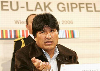 玻利维亚总统莫拉莱斯成为欧盟拉美峰会焦点人物