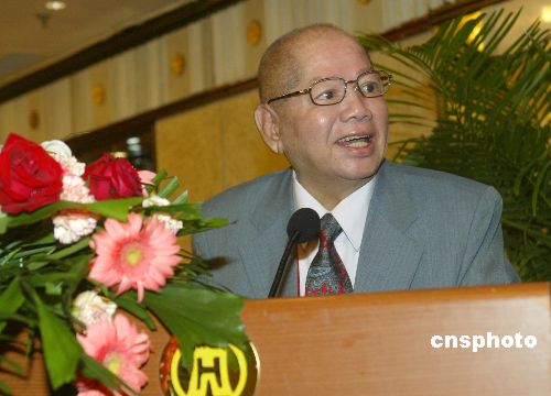 林兆枢就海峡两岸侨团合作提出五点意见.海峡两岸侨领相聚一堂.