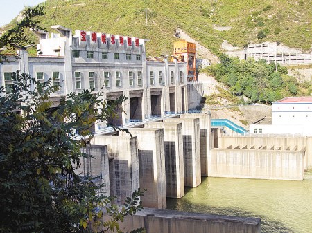渭河第一坝一年灌溉农田150万亩发电1.5亿度