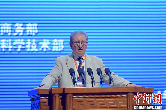 ���Ϲ�������ǰ��ϯΪɽ����̼��չ����ҩ����