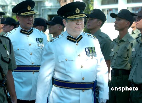 组图香港惩教署举行署长彭询元荣休会操3