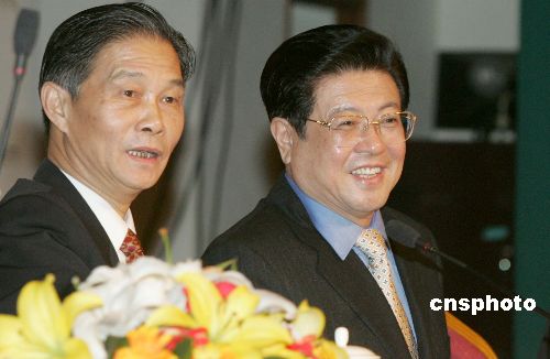 图:中国侨联第七届四次全委会议在北京召开