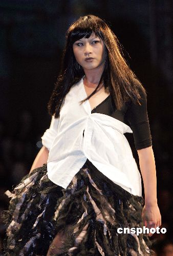 组图宣布将要变性的吉米男扮女装秀t台4