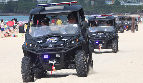 8月20日,三亚警方新购置的10辆警用沙滩巡逻车正式投入使用.